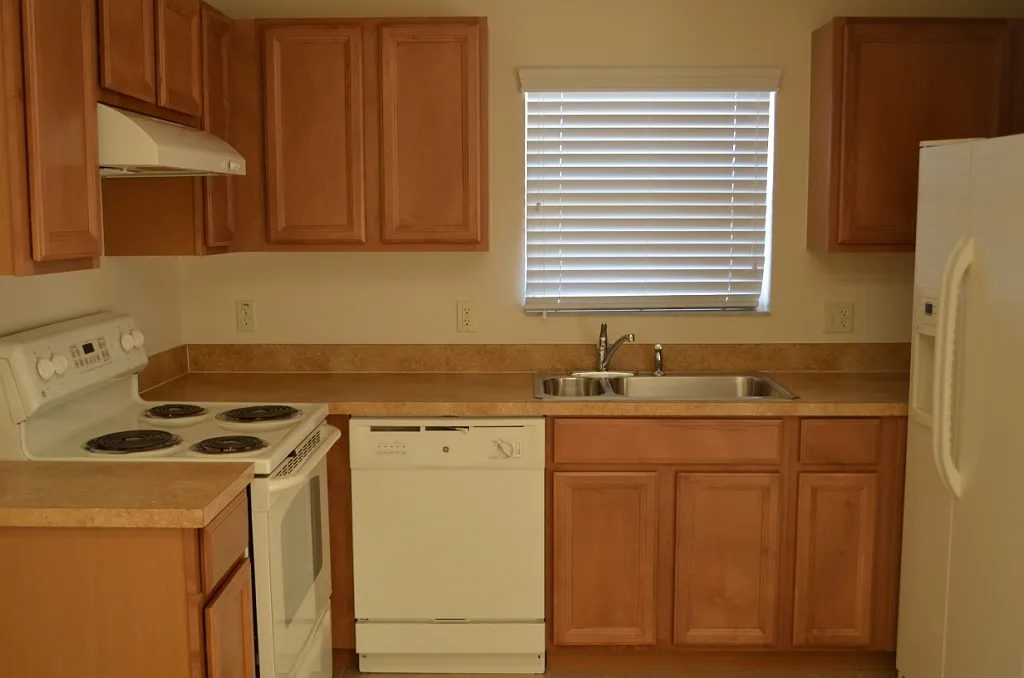 2/2.5 Townhouse with 1/1 Detached Garage Apt with 2-Car Garage in Turtle Creek of Saint Cloud — Photo 4