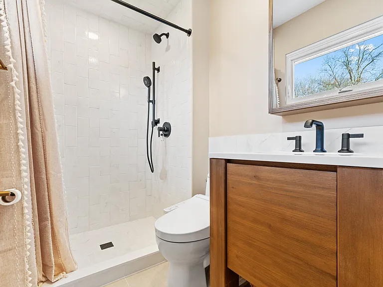 Primary En-suite Bathroom