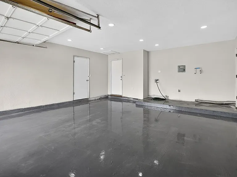 4427 Leddy Dr — Photo 41