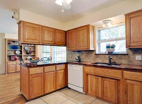5th image of 3704 Shady Valley Dr