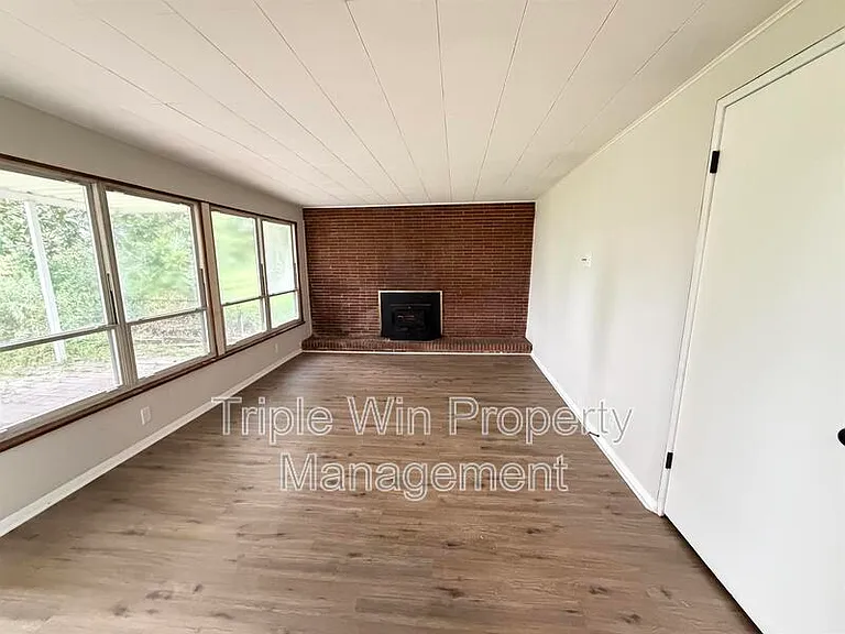 10805 Landseer Dr — Photo 6