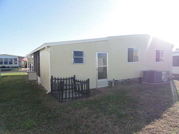5th image of 7925 Parkway Blvd