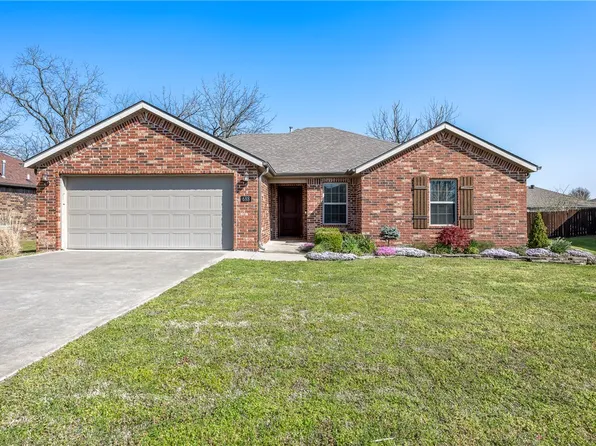 688 Olivia Ln, Centerton, AR 72719