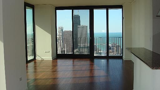 4th image of 225 N Columbus St #6902