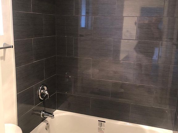 3rd image of 1636 Oliver Ave #5