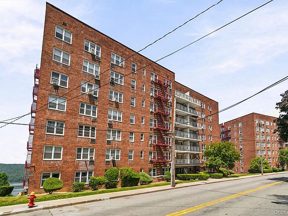 2nd image of 679 warburton Avenue #2R