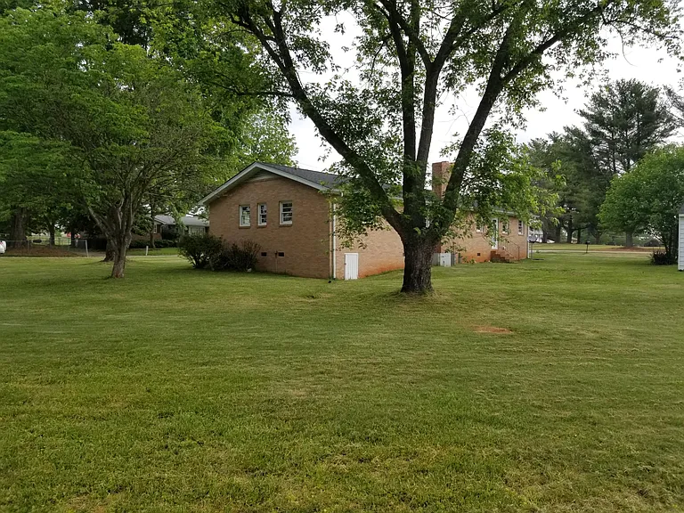 102 Woodfield Dr — Photo 23