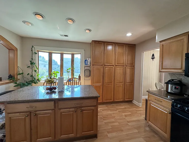 14 Peter Ave — Photo 5