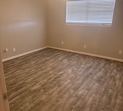 2nd image of 1304 Tanglewood Ln