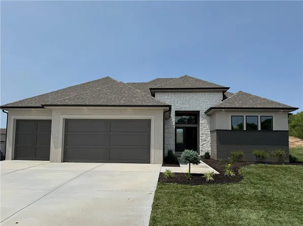 13305 Golden Oak Cir, Kansas City, MO 64152