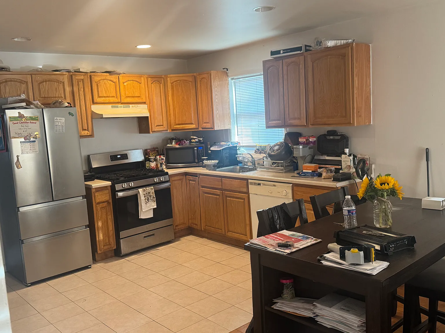 3 bed, 1.5 bath, 1400 sqft, $2,600 — Photo 1