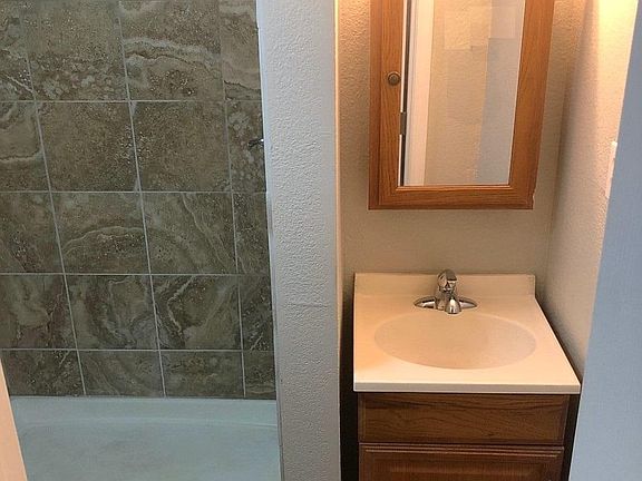 Bath, Low-Threshold Shower