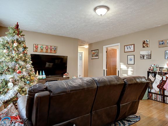 3rd image of 3501 Wexford Dr