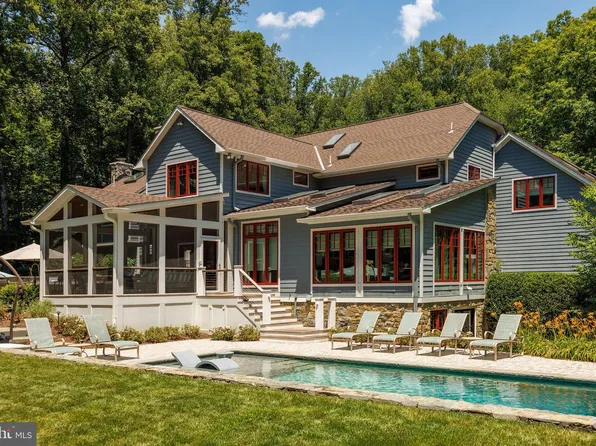 927 Hickory Run Ln, Great Falls, VA 22066