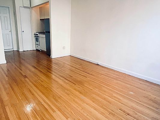 2nd image of 338 E 14th St APT 2A