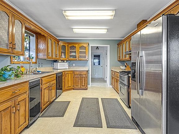 3rd image of 3415 N East Dr