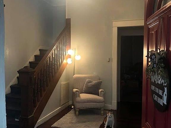 3rd image of 310 Maple Ave E