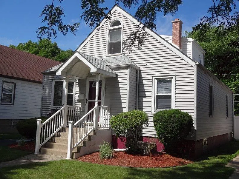 18016 Oak Ave photo 1