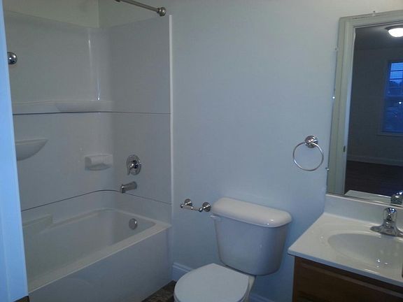 Full bath with tub/shower