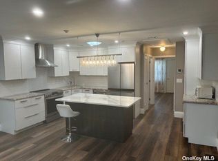 121 Exmore Ct UNIT B, Ridge, NY 11961