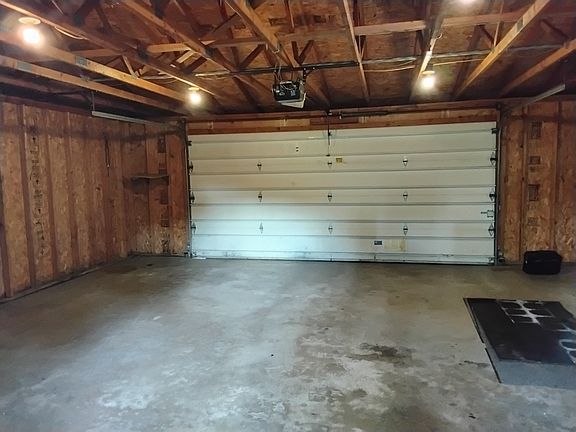 3rd image of 237 E Elm St