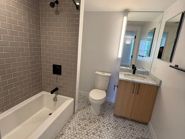 83-84 Gardner St #200L — Photo 14