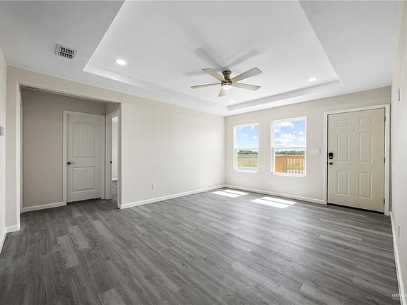 3rd image of 1417 Mariposa Dr