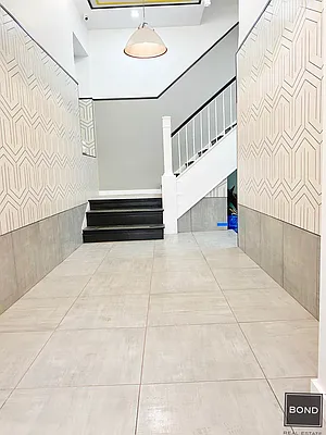 Rented by Bond New York | media 27