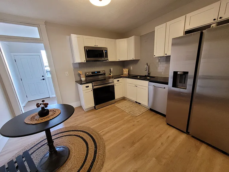 164 N C St — Photo 8