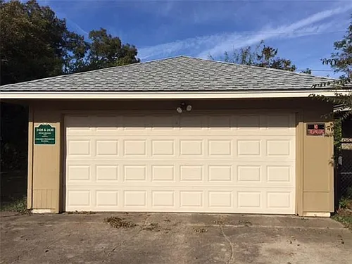 2430 Lakeview Cir Photo 1