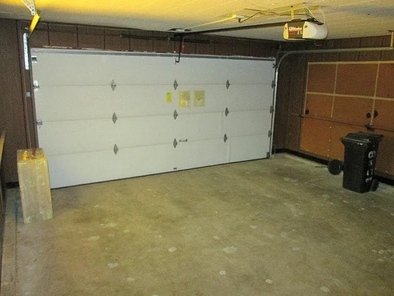 1288 Collins Ln — Photo 9