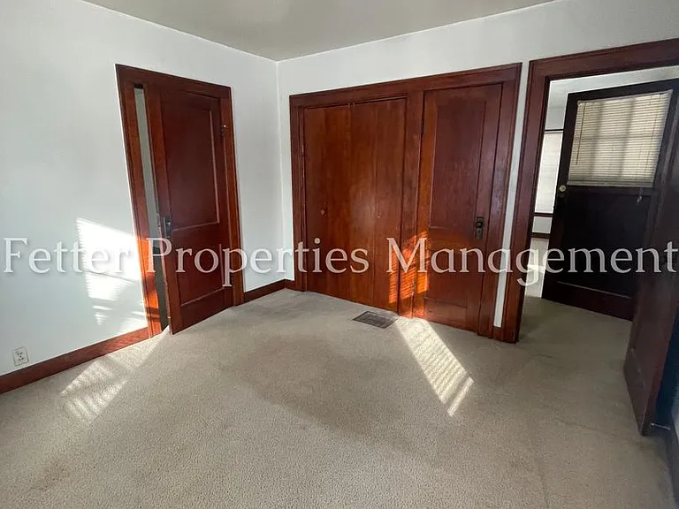 1621 Burdette Ave — Photo 5