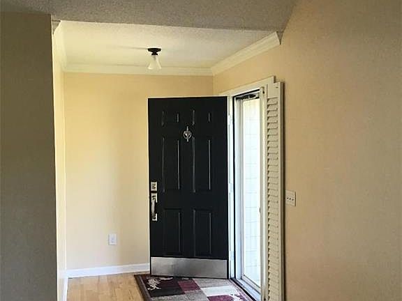 3rd image of 6850 Robinwood Trl