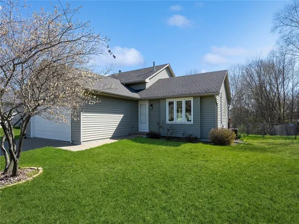 2911 Deerpath Ct, Des Moines, IA 50320