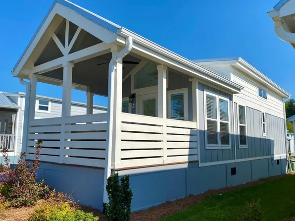 56 Breezy Meadow Ln, Flat Rock, NC 28731