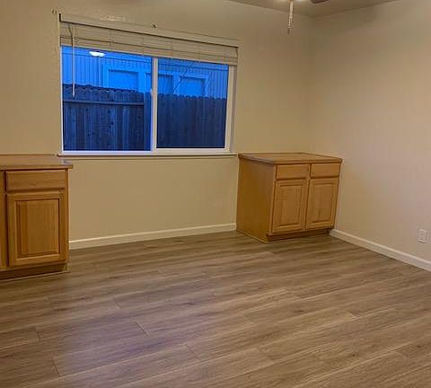 4th image of 3553 Sun Knoll Dr
