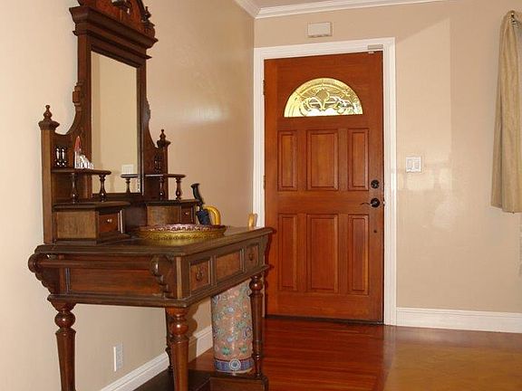 4th image of 1790 Hampton Ave