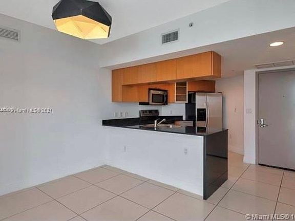 4th image of 1750 N Bayshore Dr APT 2315