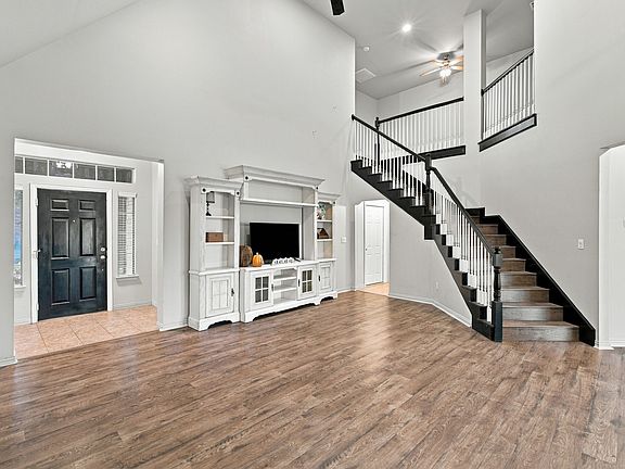 4th image of 170 Greathouse Vlg