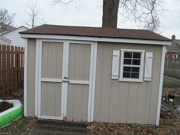 5th image of 275 E 324th St