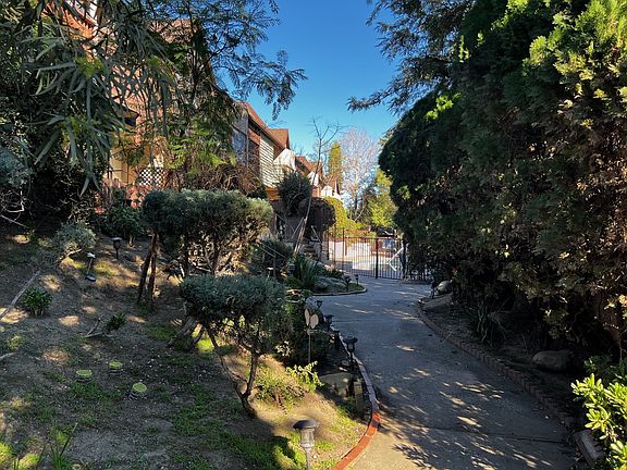 4th image of 9350 Moonbeam Ave Unit 11