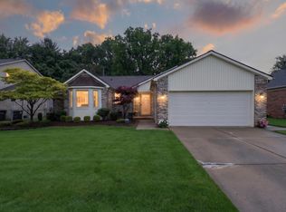 34555 Dover Ave, Livonia, MI 48150