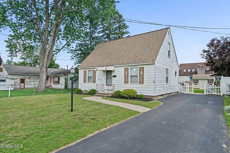 2nd image of 3014 Granville Avenue