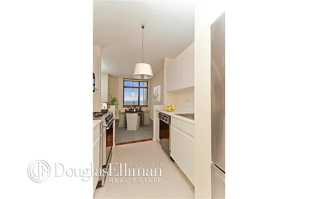 Rented by Douglas Elliman | media 23