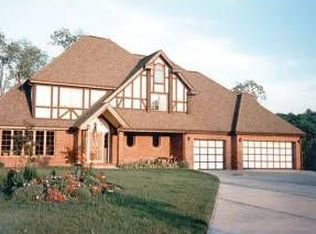 2 Indian Fields Trl, Lower Burrell, PA 15068