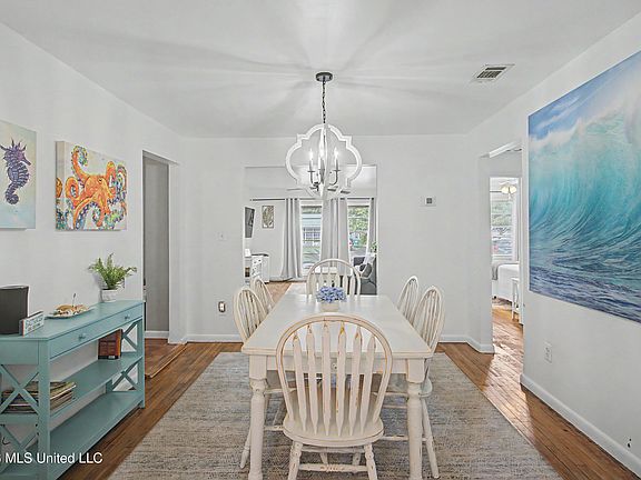 4th image of 721 Regnault Ave