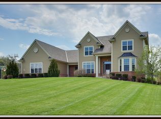 N64W28034 Forest Ridge Cir, Sussex, WI 53089