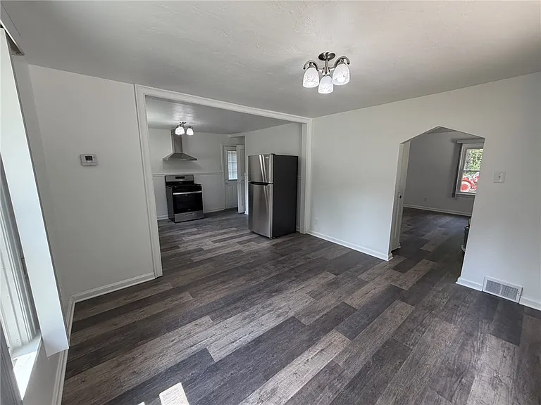 1113 Rochester Rd — Photo 16