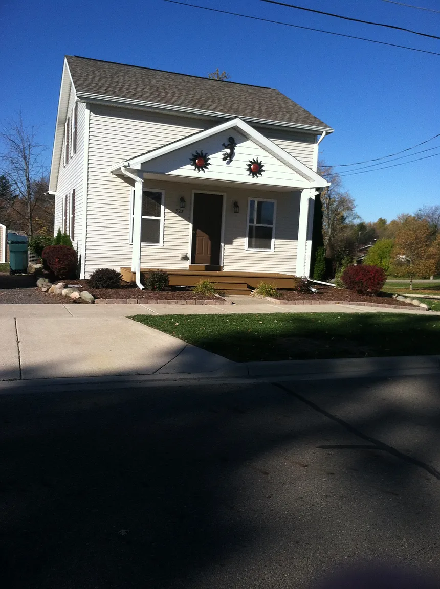 325 N Hibbard St photo 1