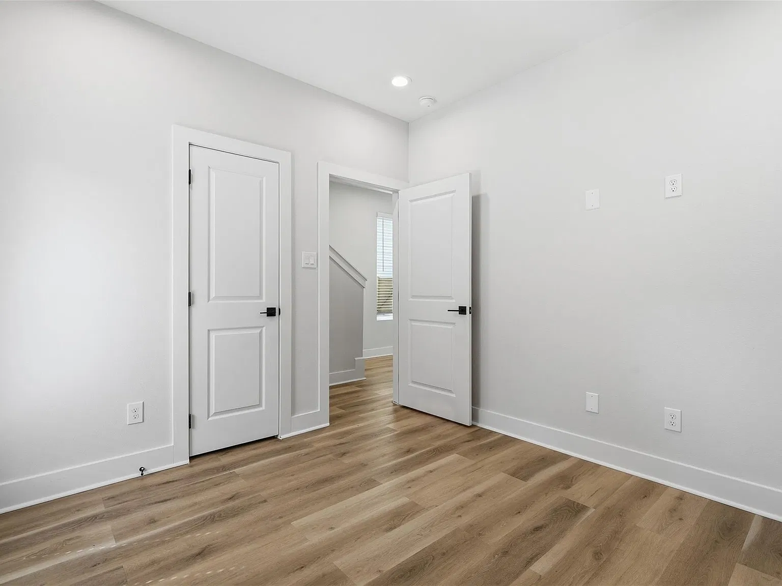 3 bed, 3.5 bath, 1938 sqft, $2,500 — Photo 3